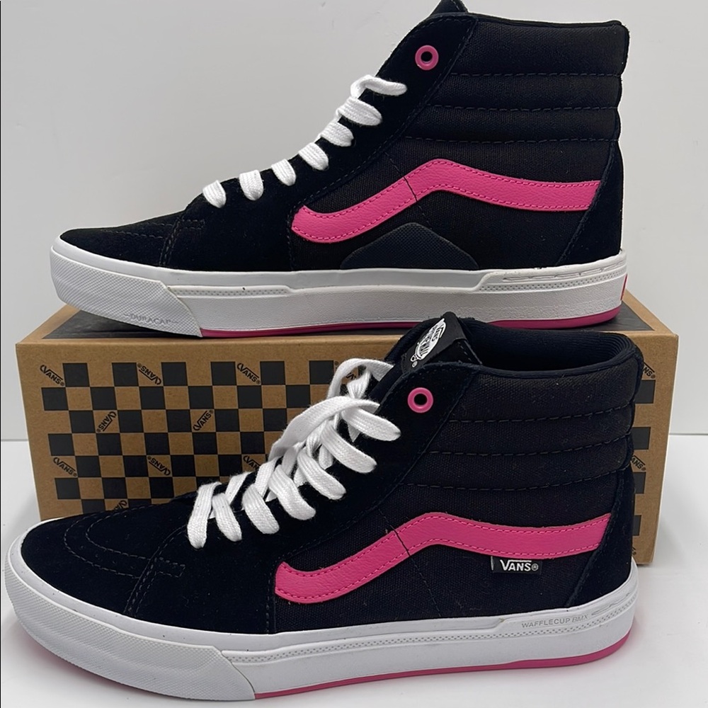 Vans WMNS Bmx Sk8-Hi Black/Magenta
VN0005V0KMN Sneakers